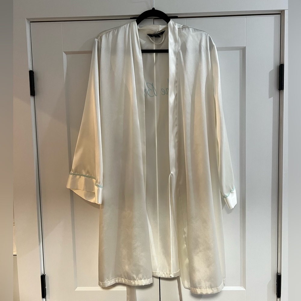 The Bride Robe - Picture 2 of 5